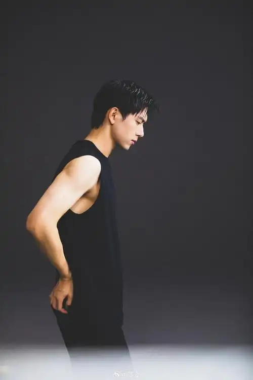 薇姿dercos品牌代言人李现