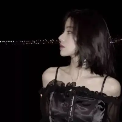 暗黑系女生真人头像成熟美艳高不可攀