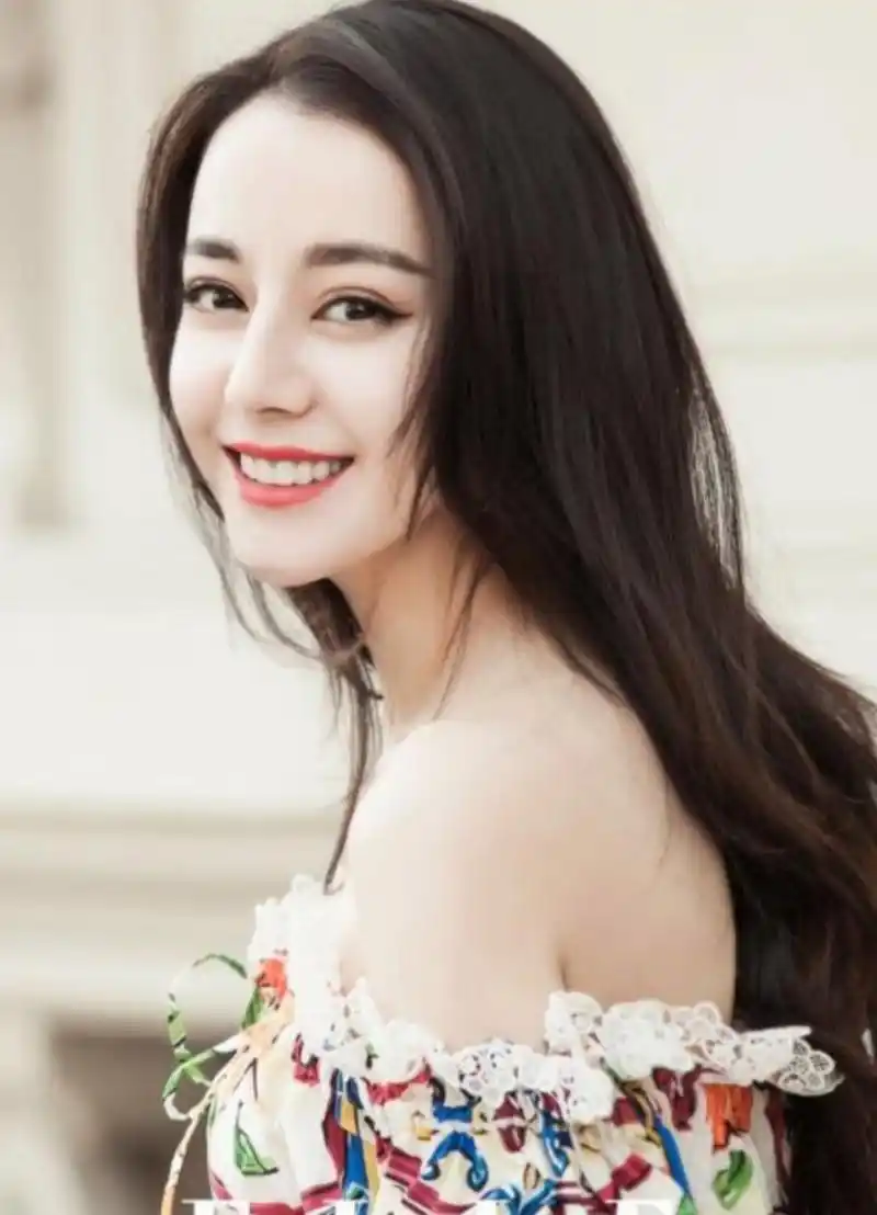 迪丽热巴著名影视女演员和歌手,2015年凭借《克拉恋人》获得国剧盛典