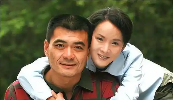 谢兰与丈夫坚持丁克12年然而在39岁时意外得子如今怎样了