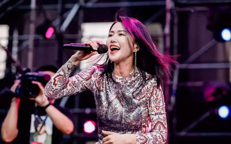 谭维维尚雯婕关系稍缓和,但谭维维也不可能像许飞厉娜那样去聚首