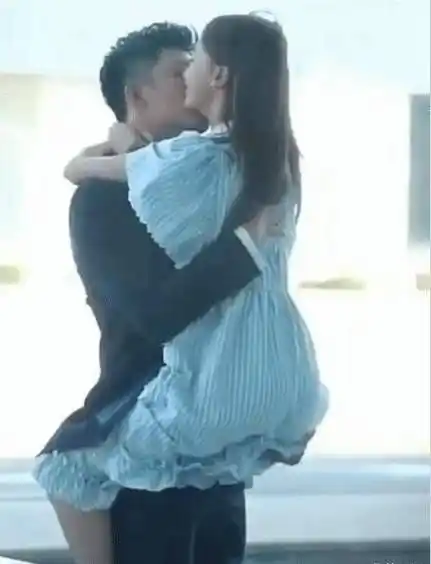 李沁90斤吴谨言88斤,两人同时被黄景瑜树熊抱,谁谎报体重了?