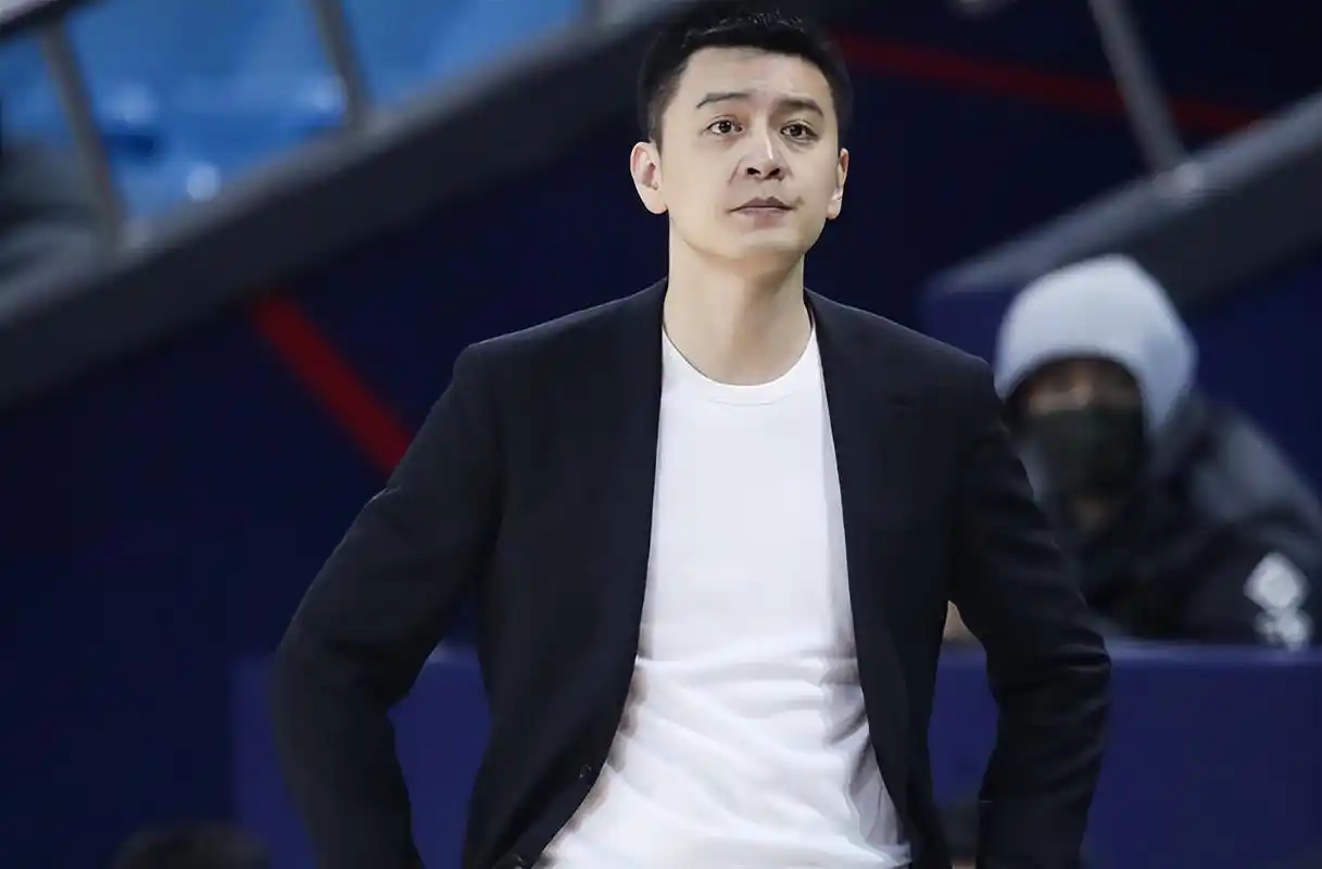 情怀留人失败杨鸣正式走人3大理由锁定上海cba土豪队出手了