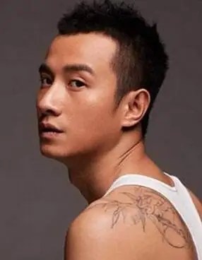 文章戴眼镜寸头图片 男生清爽寸头就这样扎