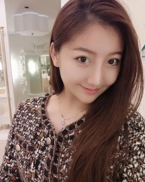 广州恒大球员又撒狗粮!王上源女友美艳被赞女神