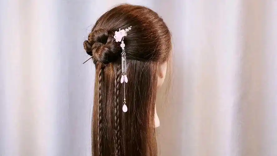 一支发簪扎出的漂亮发型