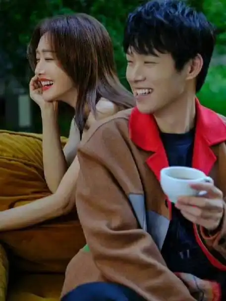 不得不说这对情侣真的好甜啊,既然官宣了话那就祝福秦岚魏大勋吧,要