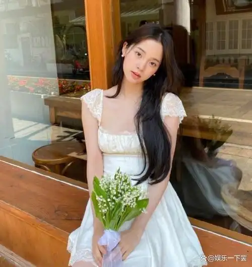 欧阳娜娜生日发文并配图:"23岁,"per aspera ad astra",希望大家都