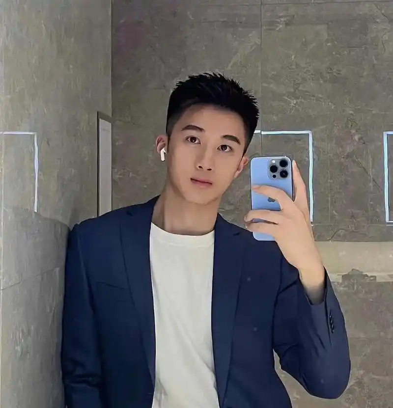 可爱呆萌型帅哥,真的好爱~#可狼可奶 #少年感 #帅帅的大男 - 抖音