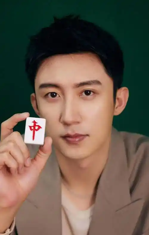 金晨李y峰在一起?黄景瑜迪丽热巴复合?田曦薇被公司雪藏?