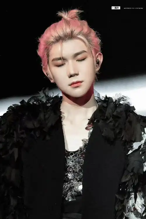 王源粉发小辫好可爱##王源粉发小辫子好像p的