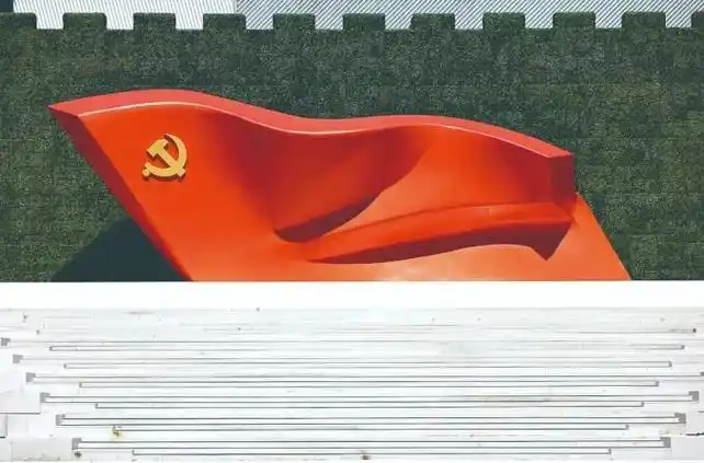 中国共产党历史展览馆主题雕塑:一部立体党史书