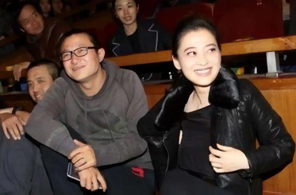 回顾:曾剑:娶二婚梅婷为妻,婚后把她宠成宝,儿女双全幸福美满