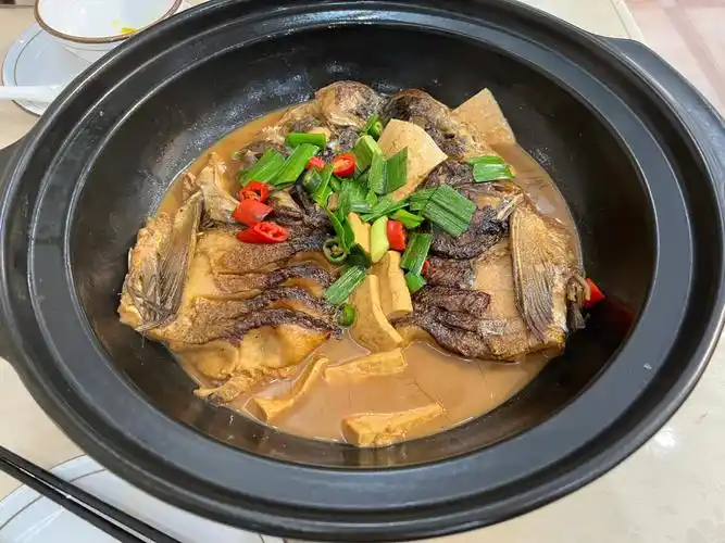 红烧鱼头煲 汤熬得再浓点更好