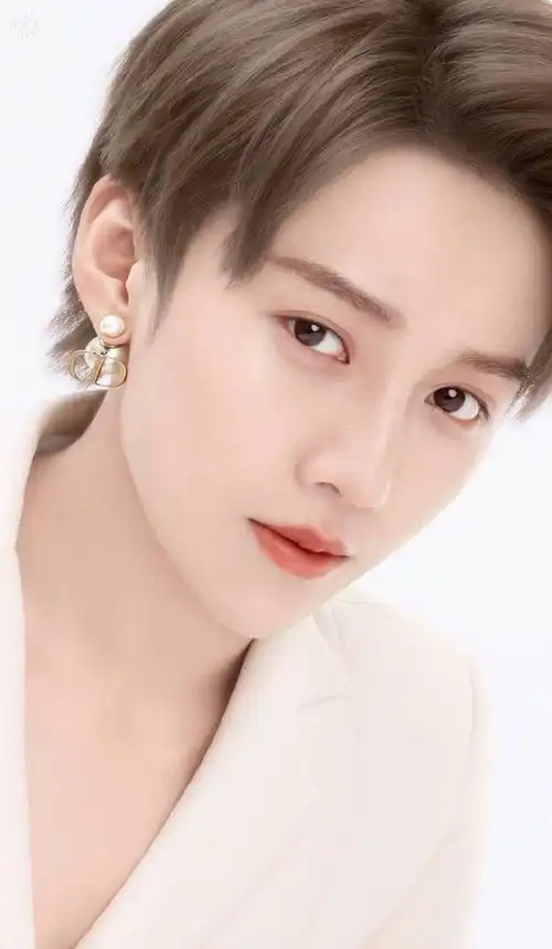 内娱女明星短发造型##刘雨昕2023仙那度巡回演唱会