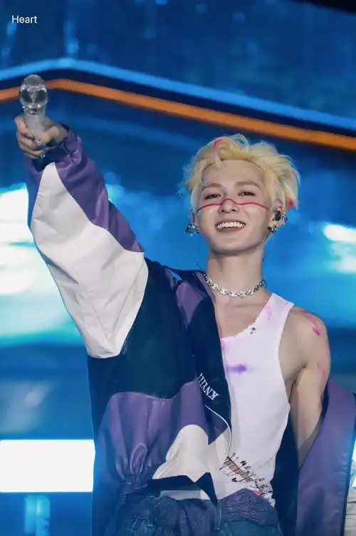 朱正廷超话#朱正廷成都欢乐谷大运音乐节#很幸运喜欢你今晚舞台超a超