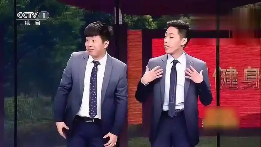 观众笑傻了为你推荐自动连播05:01李丁董建春带来即兴相声表演,搞笑
