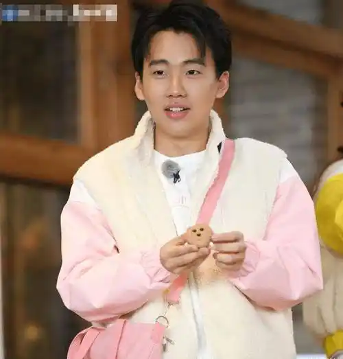 阵容官宣,郭麒麟退出节目录制,两位老成员回归_宋雨琦_蔡徐坤_黄旭熙