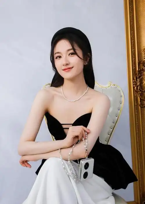 业务能力很强,人很美的95后小花 李兰迪|二级演员_网易订阅