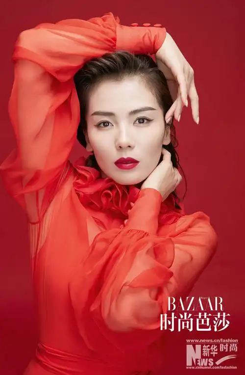 刘涛演绎安迪红超亮眼杂志大片御姐萝莉自动切换