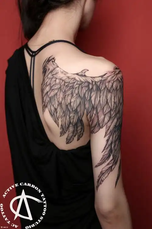 翅膀_翅膀背部纹身图案大全 - 纹身大咖