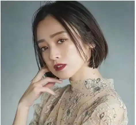 发型方形篇:大方脸适合什么发型?学会就能变成小鹅蛋哦