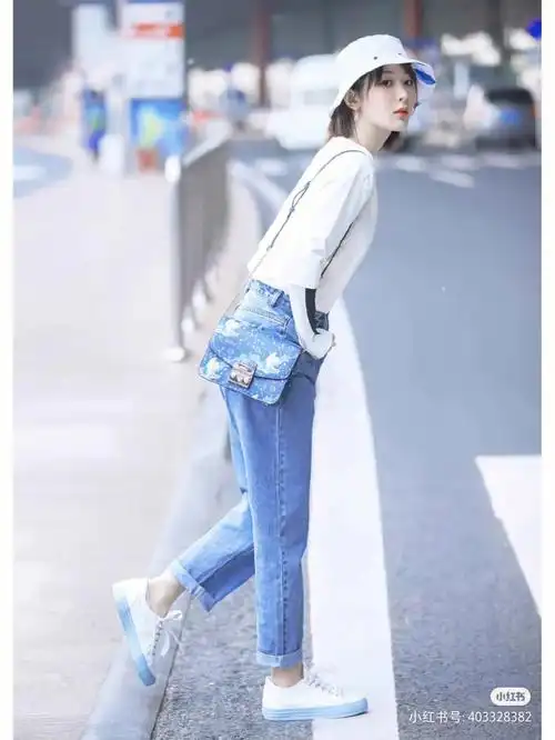 杨紫这穿搭真干净好好看哦