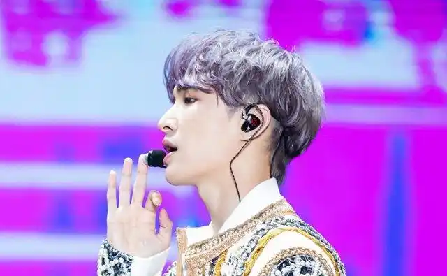 弦乐版《honey》燃炸!实力唱跳一小羊,张艺兴紫色短发洋气浪漫