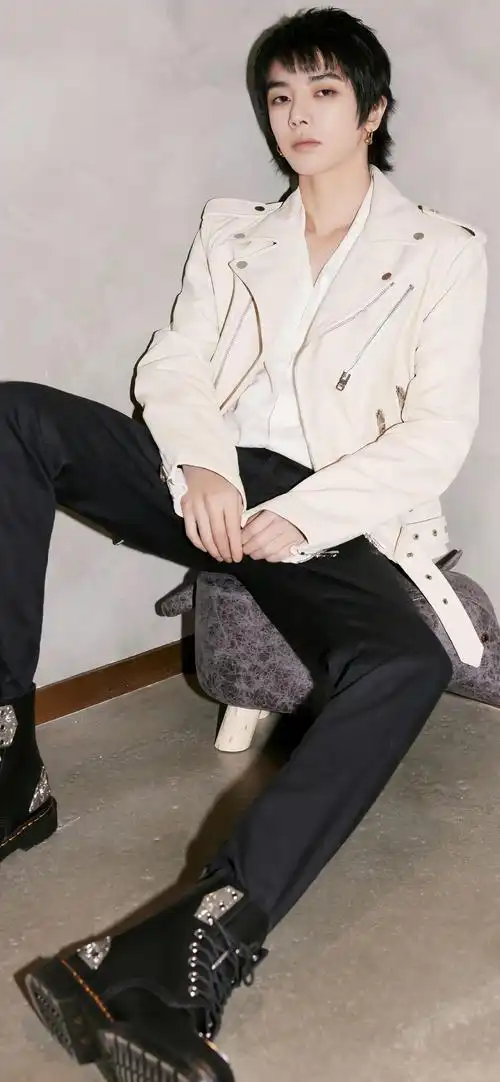 华晨宇明星时尚写真手机壁纸