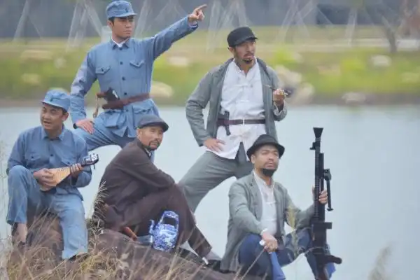 电视剧铁道游击队中王强的扮演者是谁