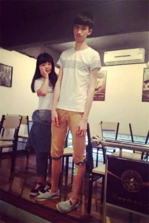 实拍情侣身高差距合影照,直呼太萌了都想处对象了