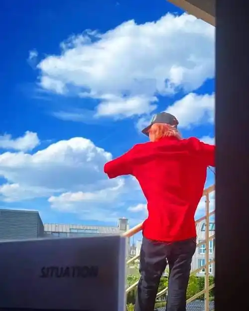 龙哥太帅了吧最新权志龙ins更新照片