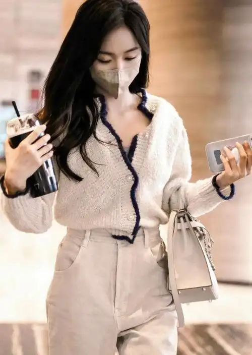 吴宣仪的穿搭还真是日常!轻松牛仔服装搭配