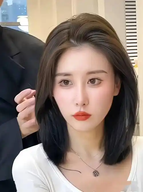 2024流行"c型卷"烫发,中长发留超级美!_发型_什么_侵权