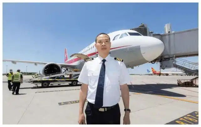 "中国机长"刘传健,九千米高空救下128人,着陆后为何半年没复飞?