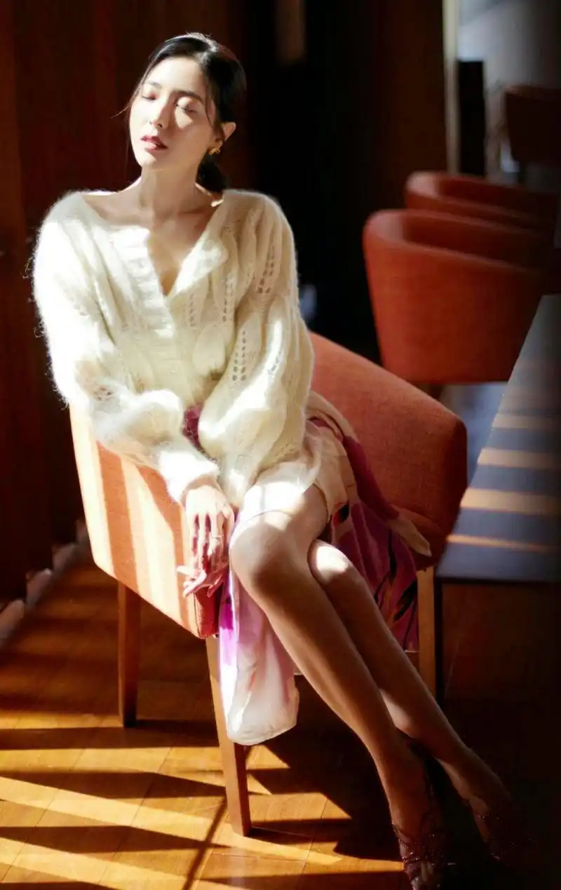 曾黎高跟凉鞋美腿性感妩媚优雅