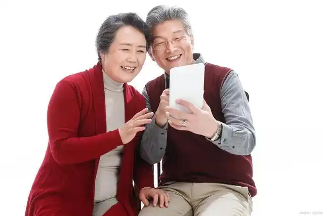 同样是年纪相仿的人,却过着迥然不同的生活.