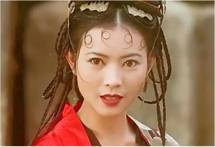 原来她已去世5年了,两任男友皆自杀,遭大佬侵犯逼疯后悲惨离世_蓝洁瑛