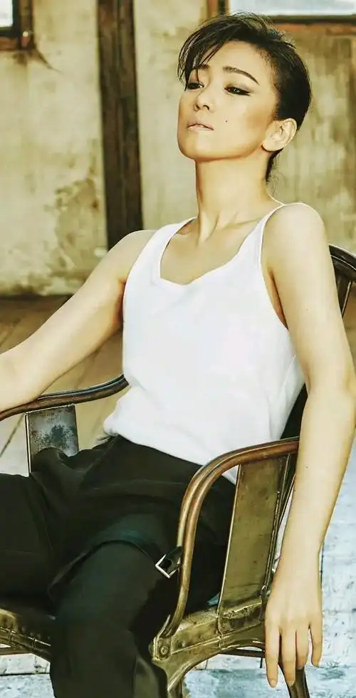 巩俐性感高清写真气场强大身材傲人让人移不开眼睛