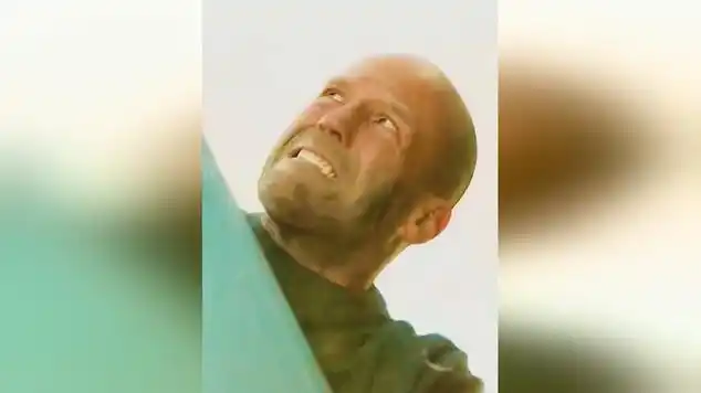 男人冲浪时不小心被巨齿鲨盯上,结果悲剧了《巨齿鲨2》|科幻电影|欧美