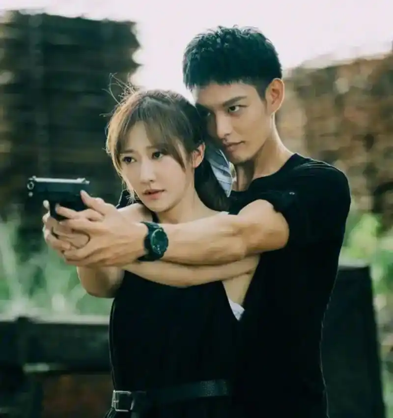 《他在逆光中告白》久别重逢78双向奔赴.