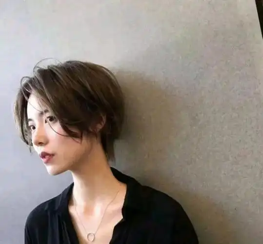 脸大颧骨大适合什么发型,9款最适合大脸颧骨高的发型好看又时尚