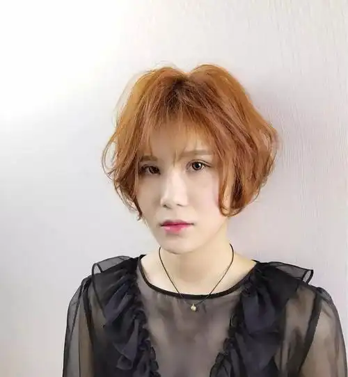 个性帅气女短发俏皮且减龄