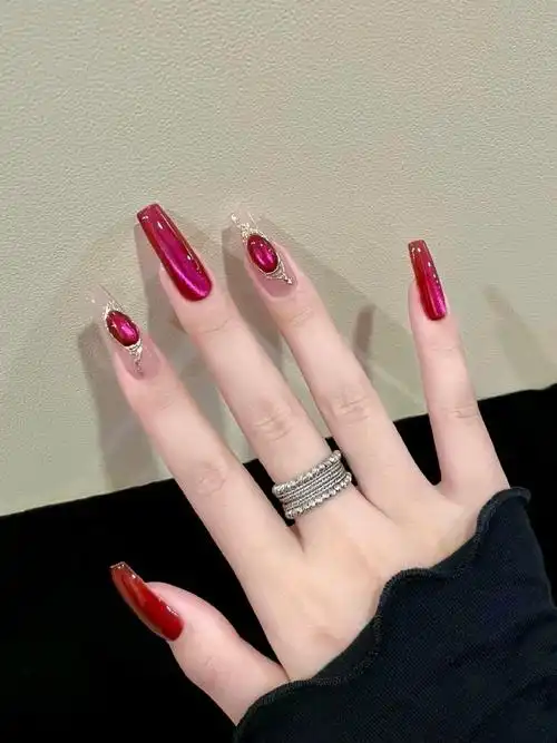 姐妹们最近风很大的 火龙果猫眼系列美甲 安排上,黑黄皮的福音,巨显手