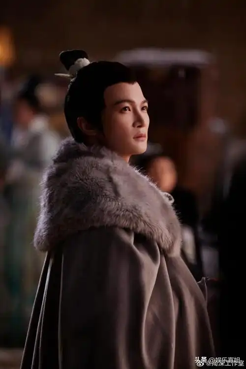 周深在河南春晚疯狂变装 一首歌换4套造型化身簪花郎