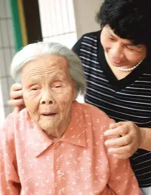 青丝已成白发 红军妻子112岁70载真情不变(图)