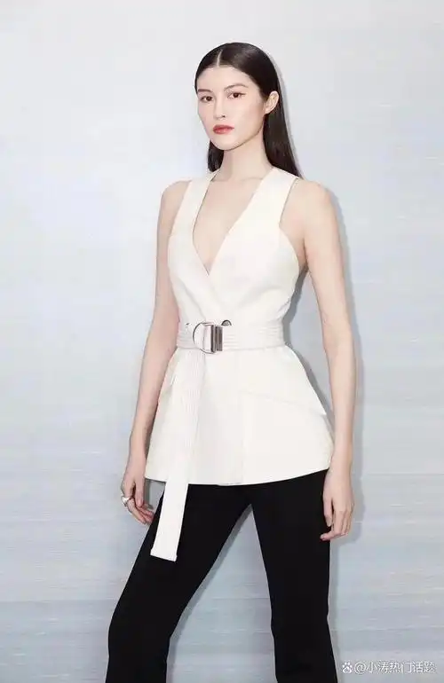 国际模特界的中国骄傲何穗维多利亚的秘密时尚秀惊艳亮相