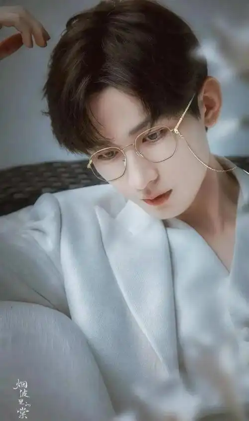 男明星惊鸿一瞥的出圈神图李现龚俊惊艳网友看过就粉的程度