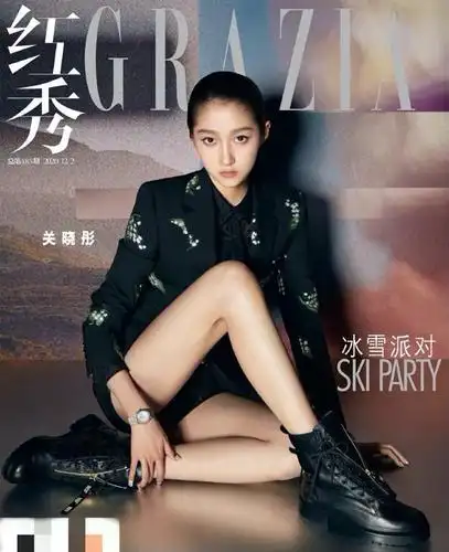 原创关晓彤晒健身照,抬哑铃秀大长腿,配文疑似回应粉丝质疑