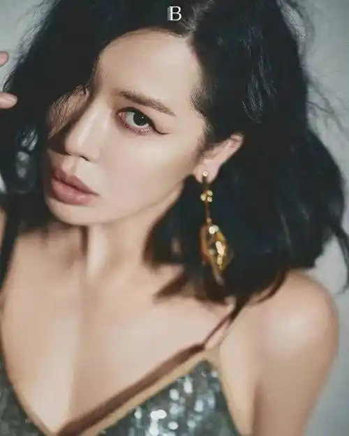 作为综合实力出众的艺人,我们期待余男在事业和生活中不断进步,继续为